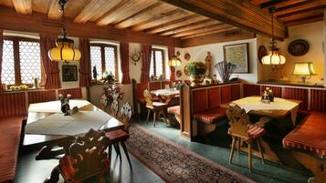 Breakfast, lunch, dinner served; German cuisine, alfresco dining