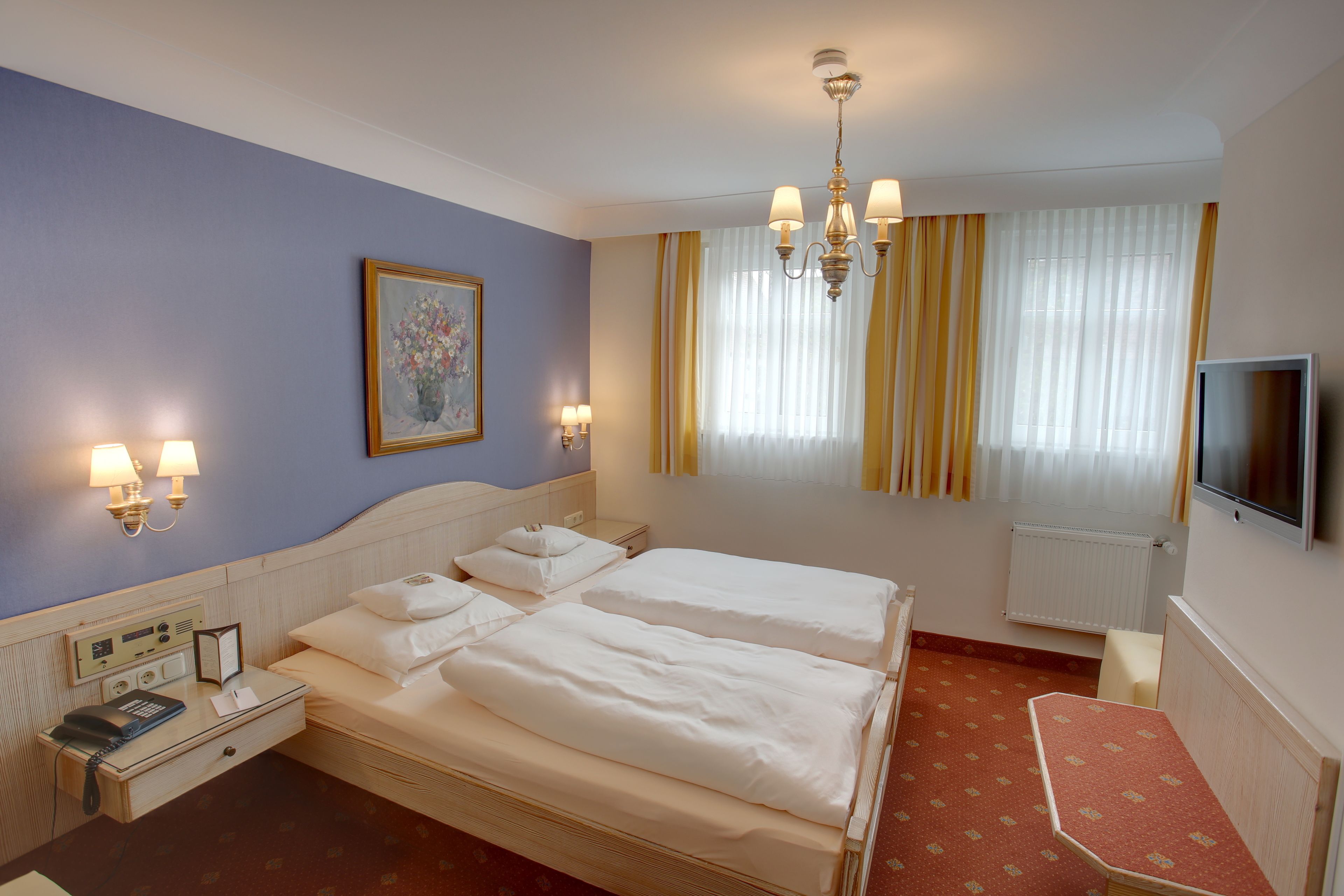 standard double room | in-room safe, desk, free wifi, bed sheets