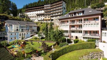 Surrounded by lush gardens and a play area, this hotel offers stunning views from its balconies with glass railings.