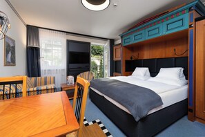 Bộ đồ giường cao cấp, két bảo mật tại phòng 