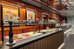 Café da manhã com buffet todos os dias mediante uma taxa
