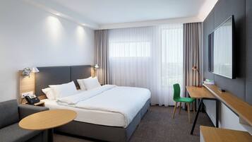 Standard Room | Hypo-allergenic bedding, minibar, in-room safe, desk