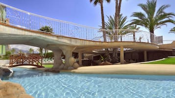 2 kolam renang outdoor