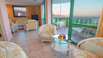 Suite romántica, balcón, vistas al mar | 1 dormitorio, minibar, caja fuerte y wifi gratis