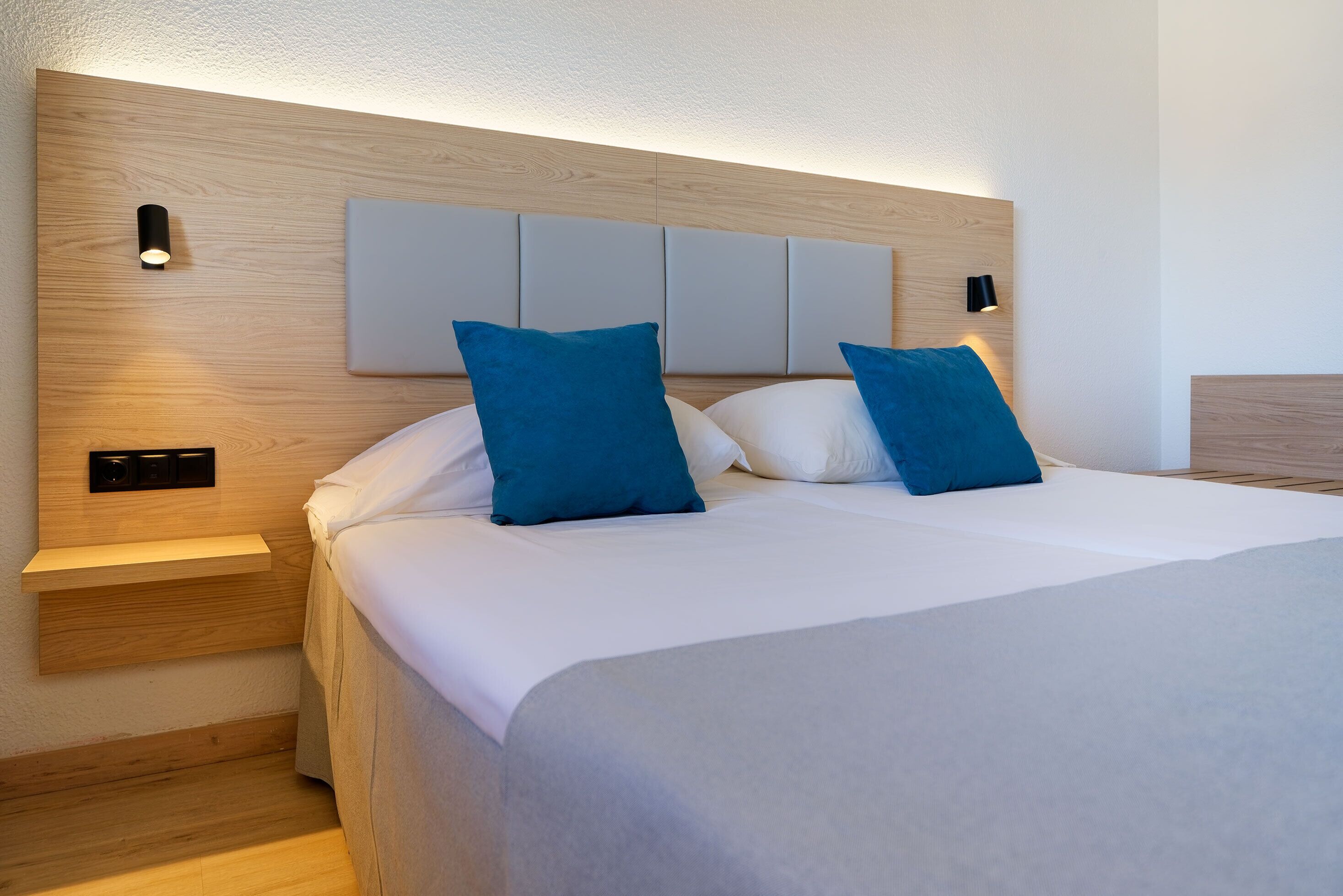 1 bedroom, in-room safe, desk, blackout drapes