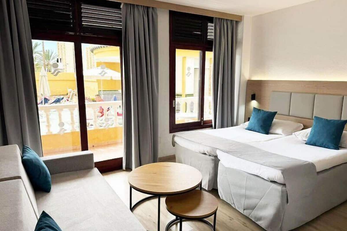1 bedroom, in-room safe, desk, blackout drapes