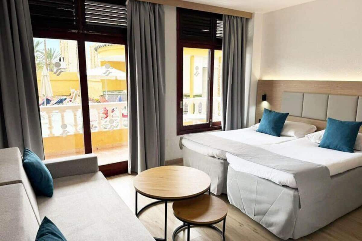 1 bedroom, in-room safe, desk, blackout drapes
