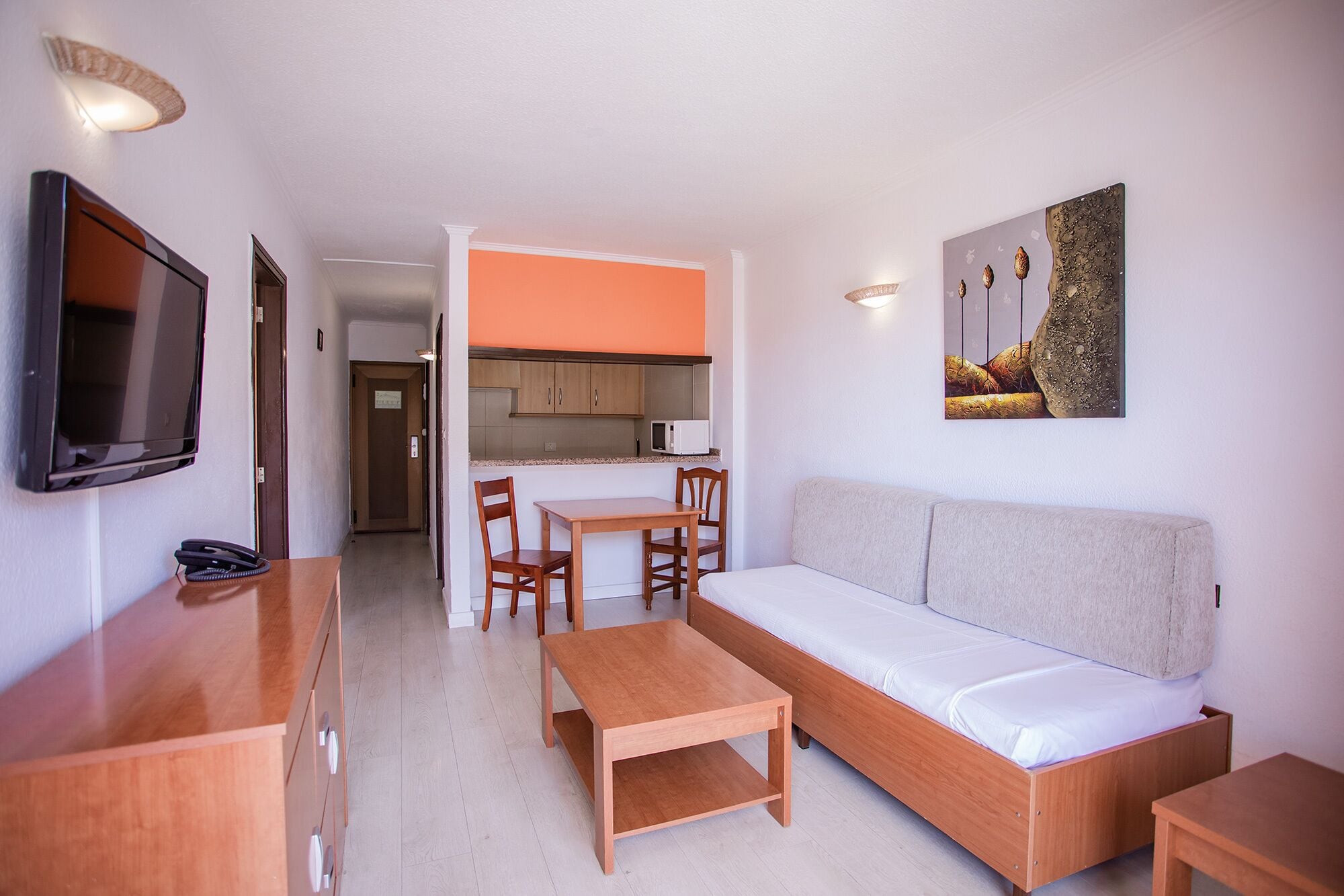 1 habitación, caja de seguridad en la habitación y escritorio 