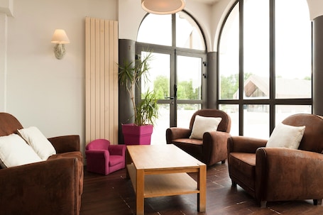Lobby. The Originals City, Hôtel Le Cheval Rouge, Tours Ouest