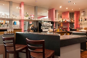 Bar (en el alojamiento)