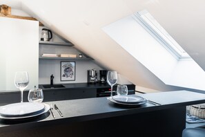 Classic Studio Suite | Private kitchen | Coffee/tea maker, electric kettle - The Originals Boutique, Hôtel du Château, Dinan (Dinan)