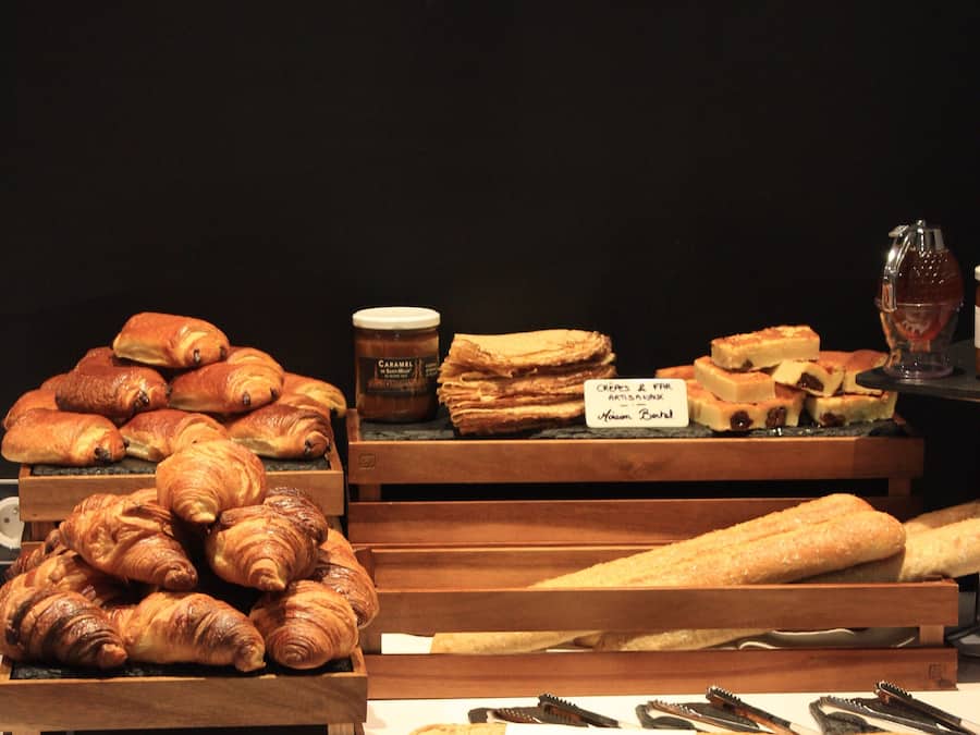 Daily buffet breakfast (EUR 15 per person)