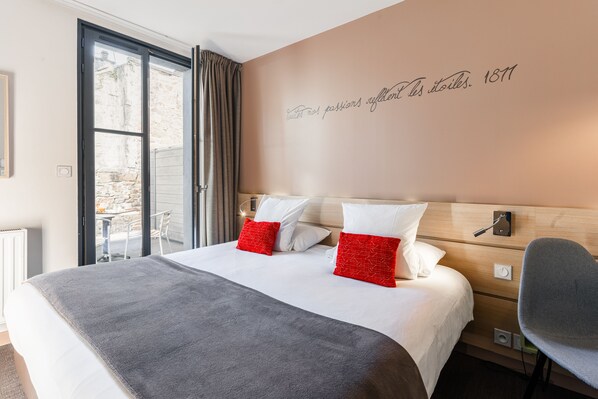 Superior Double Room | Laptop workspace, blackout curtains, iron/ironing board, free WiFi