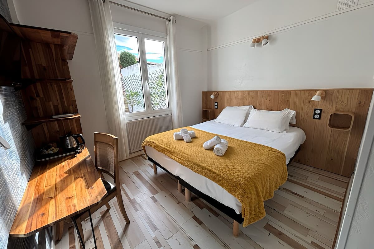 comfort double room, 1 double bed | 1 bedroom, in-room safe, desk, soundproofing