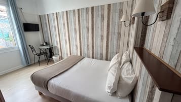 1 habitación, caja de seguridad en la habitación y escritorio