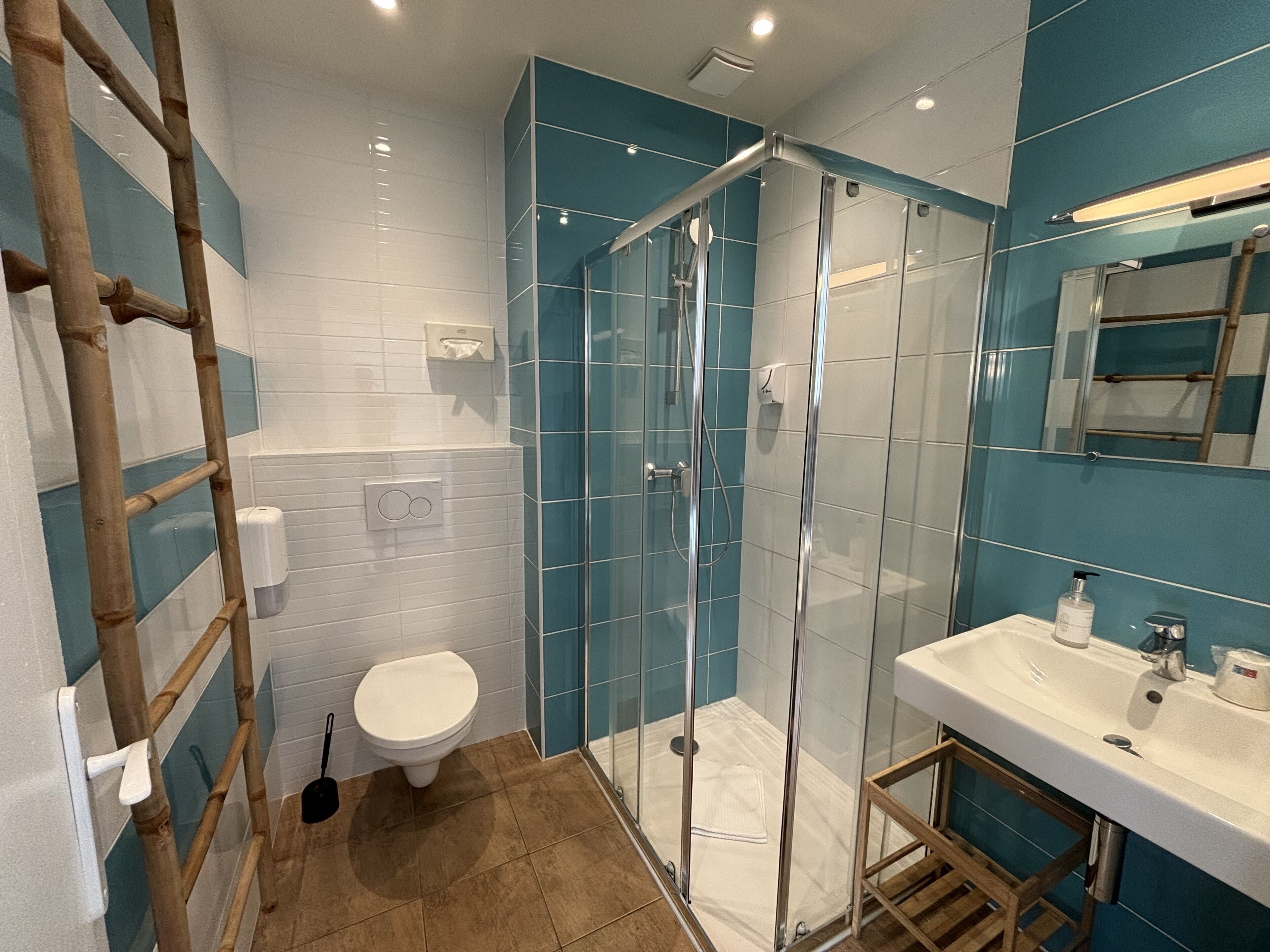 comfort double room, 1 double bed | bathroom | shower, free toiletries, hair dryer, towels