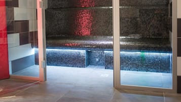 Sauna, hot tub, steam room