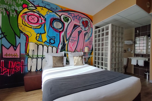 Bàn, phòng cách âm, bàn ủi/dụng cụ ủi quần áo