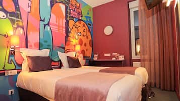 Chambre Confort avec lits jumeaux | Bureau, chambres insonorisées, fer et planche à repasser