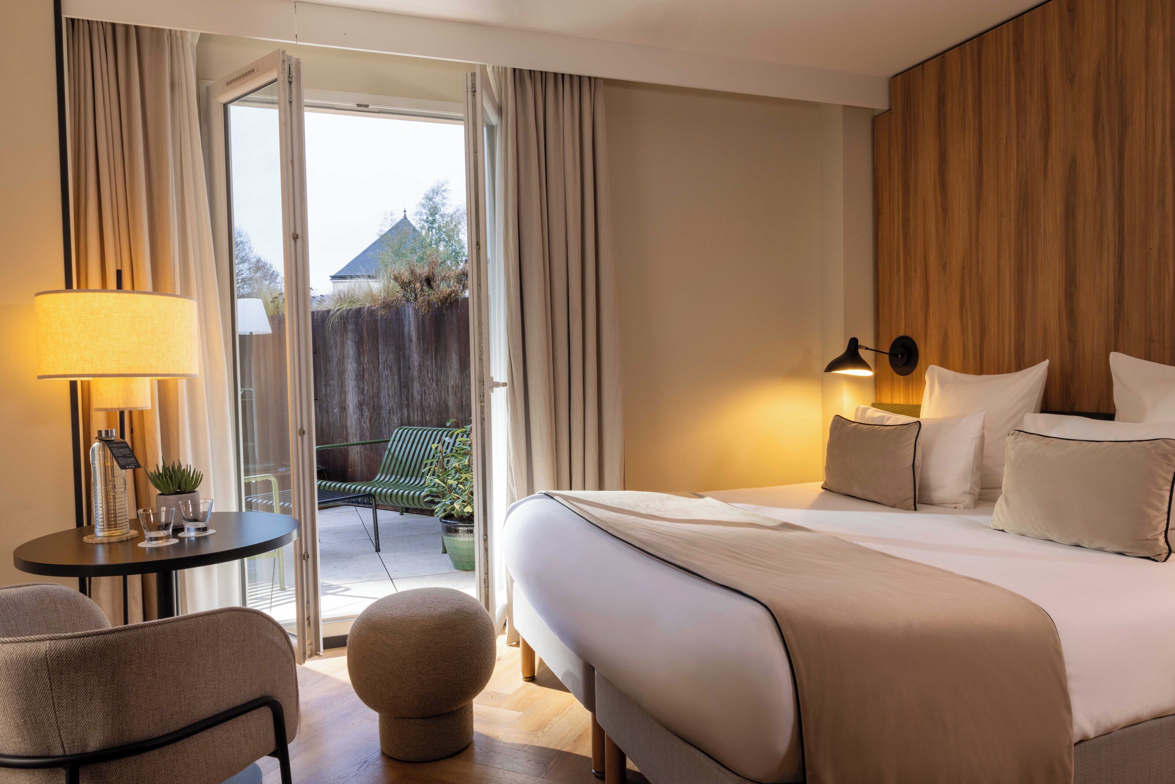 Chambre Prestige Cocoon - Vue Jardins & Vignobles | 고급 침구, 필로우탑 침대, 미니바, 객실 내 금고