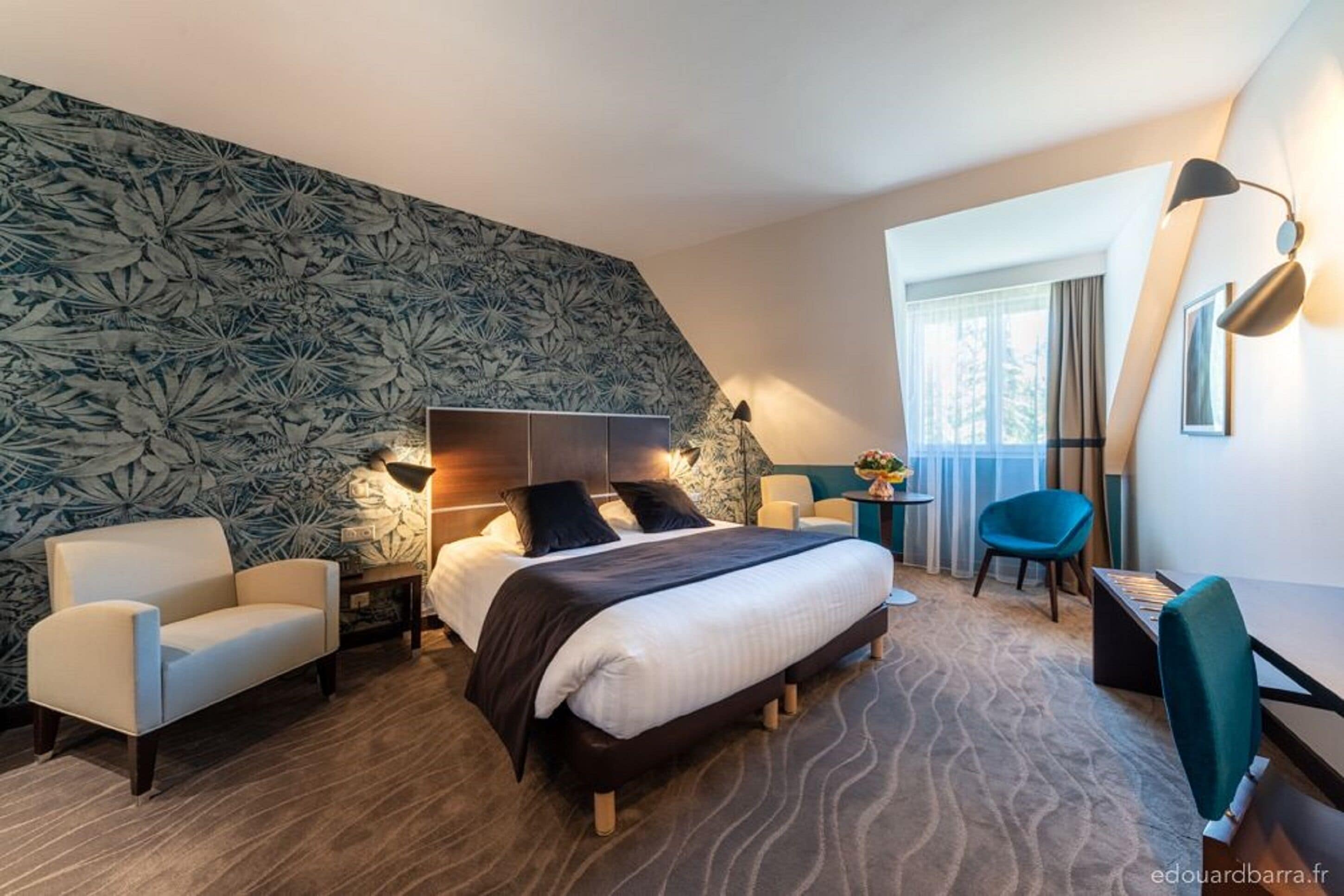 suite | 1 bedroom, premium bedding, minibar, in-room safe