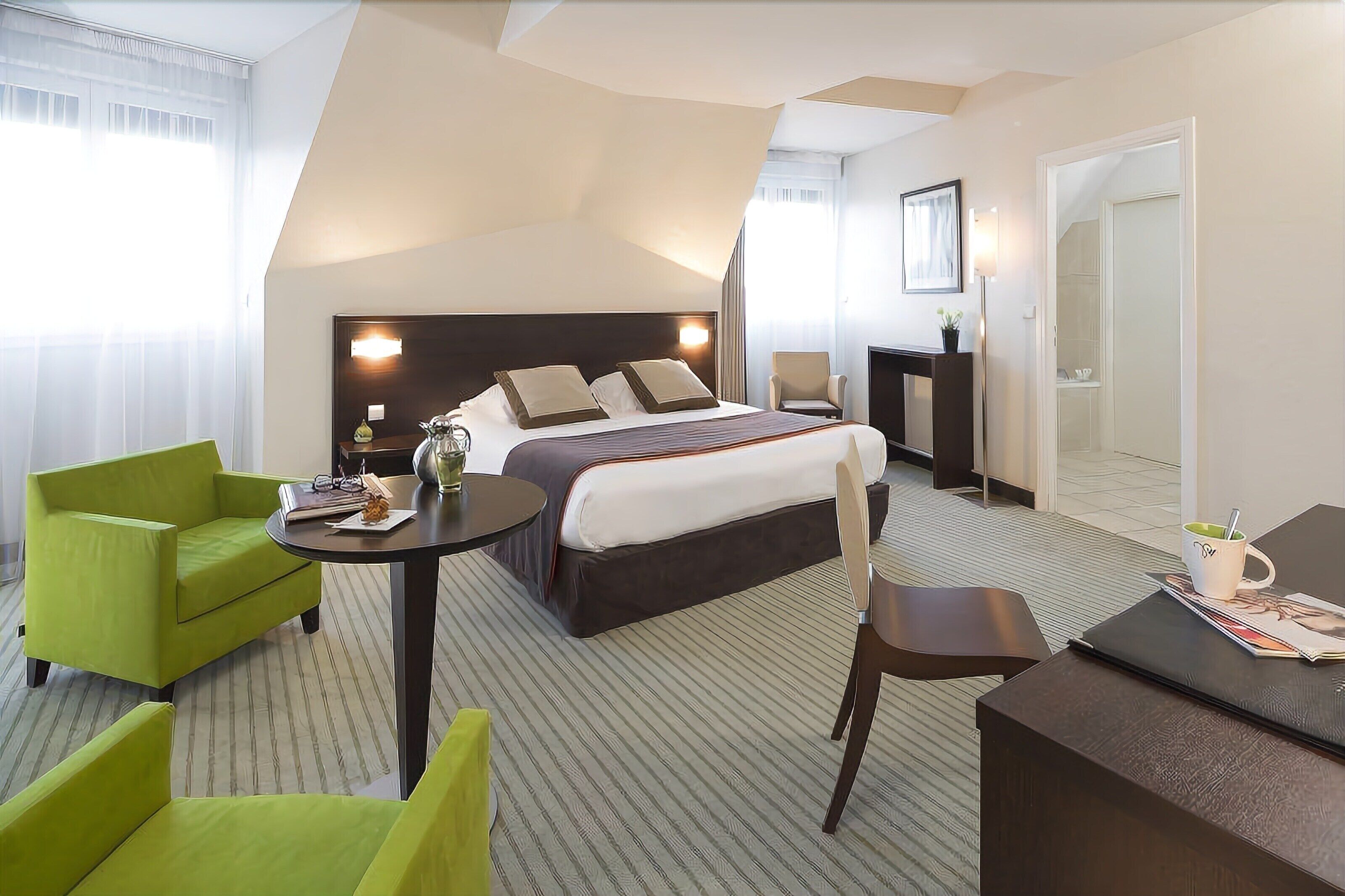 1 bedroom, premium bedding, minibar, in-room safe