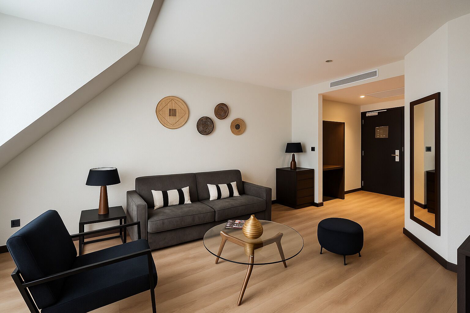 Standaard vierpersoonskamer | Luxe beddengoed, pillowtop-bedden, een minibar, een kluis op de kamer