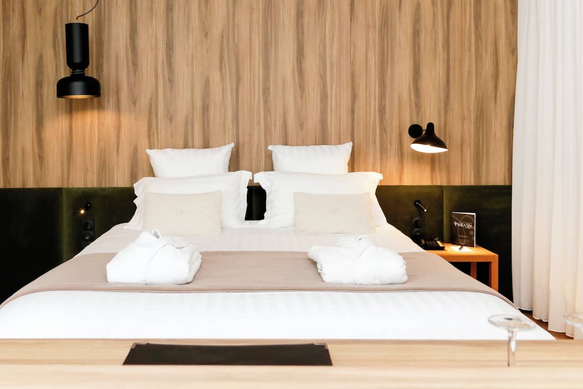 1 quarto, roupas de cama premium, camas com colchões pillow-top