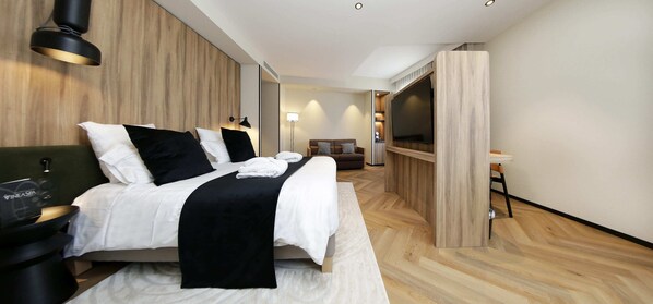 Suite Junior Privilège - Vue ruelle | Premium bedding, pillowtop beds, minibar, in-room safe - Le Richebourg Hotel Restaurant & Spa (Vosne-Romanee)