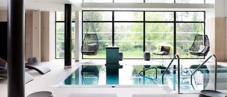 Sauna, bain à remous, hammam, soins corporels, massages prénataux