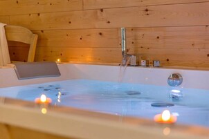 Bañera de hidromasaje interior
