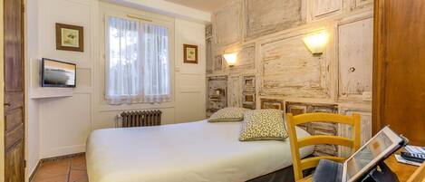 Traditional Double Room | Premium bedding, individually decorated, individually furnished, desk