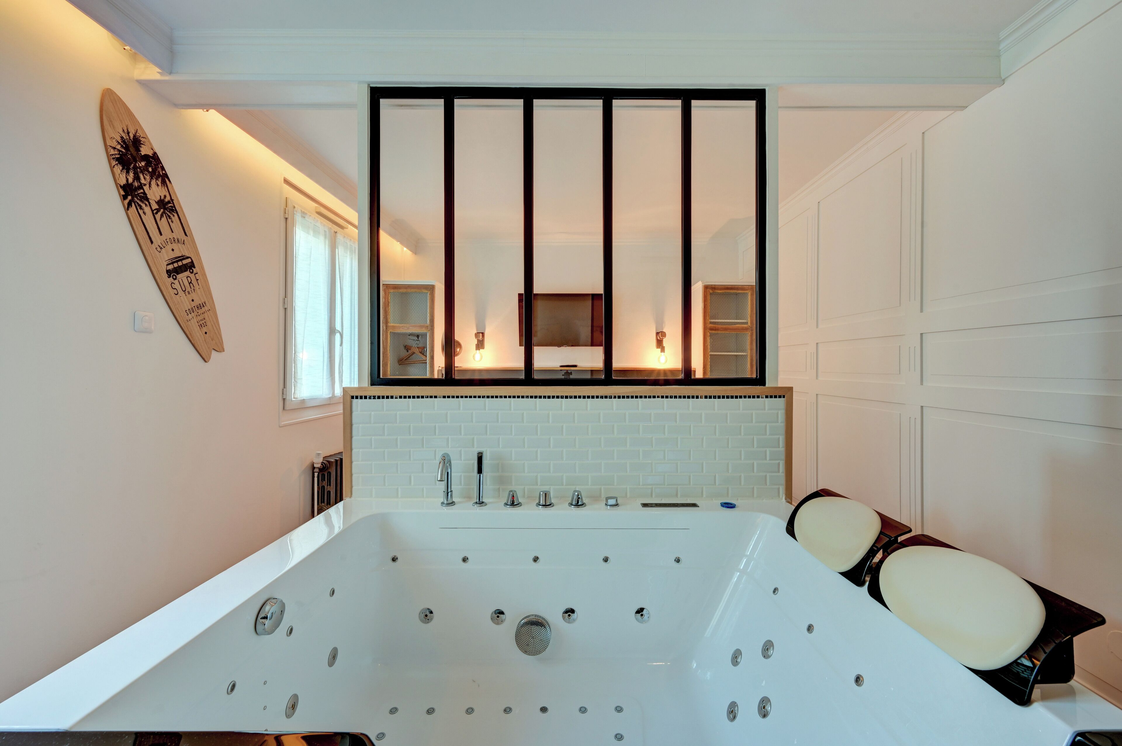 suite, 1 double bed (balnéo) | premium bedding, individually furnished, desk, soundproofing