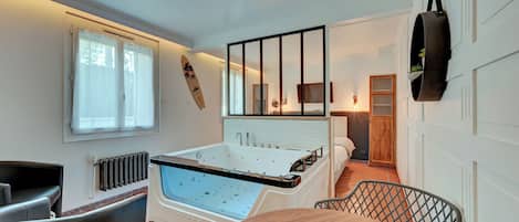 Suite, 1 Double Bed (Balnéo) | Premium bedding, individually decorated, individually furnished, desk
