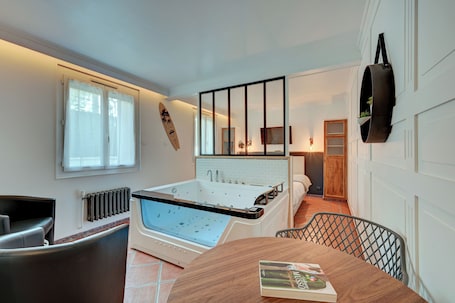 Suite, 1 Double Bed (Balnéo) | Premium bedding, individually decorated, individually furnished, desk