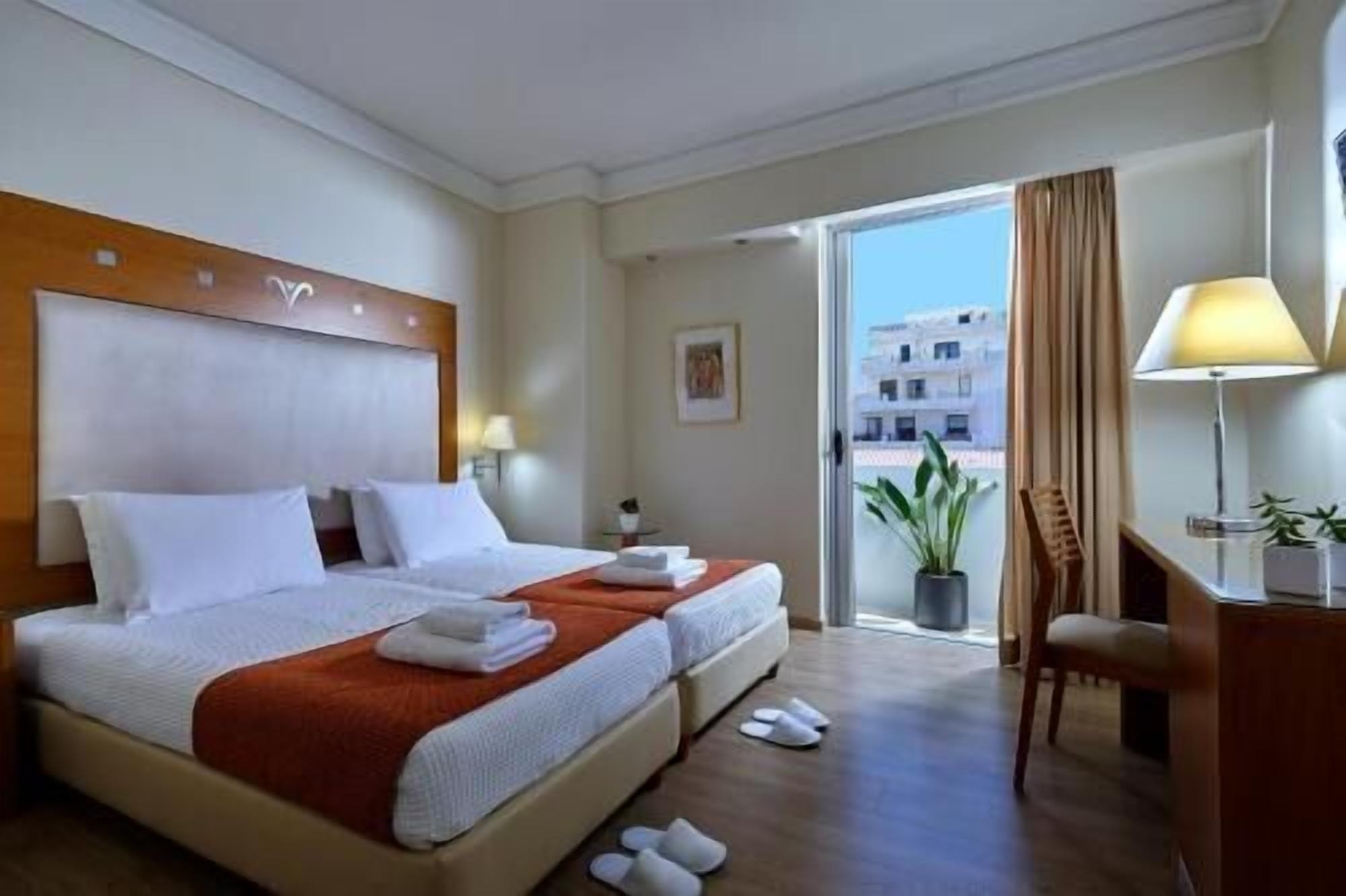 Premium bedding, down comforters, in-room safe, individually decorated