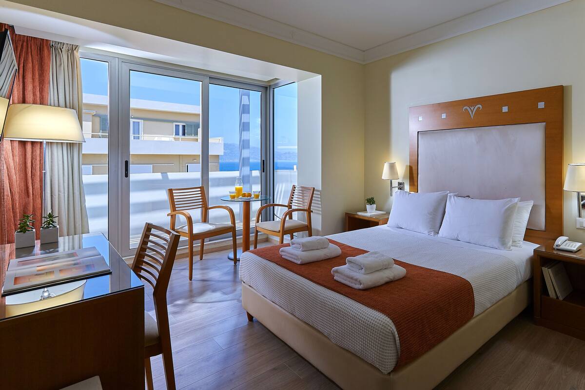 1 bedroom, premium bedding, down duvets, in-room safe