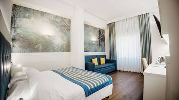 Chambre Supérieure, 1 grand lit, non-fumeur, vue partielle sur la mer