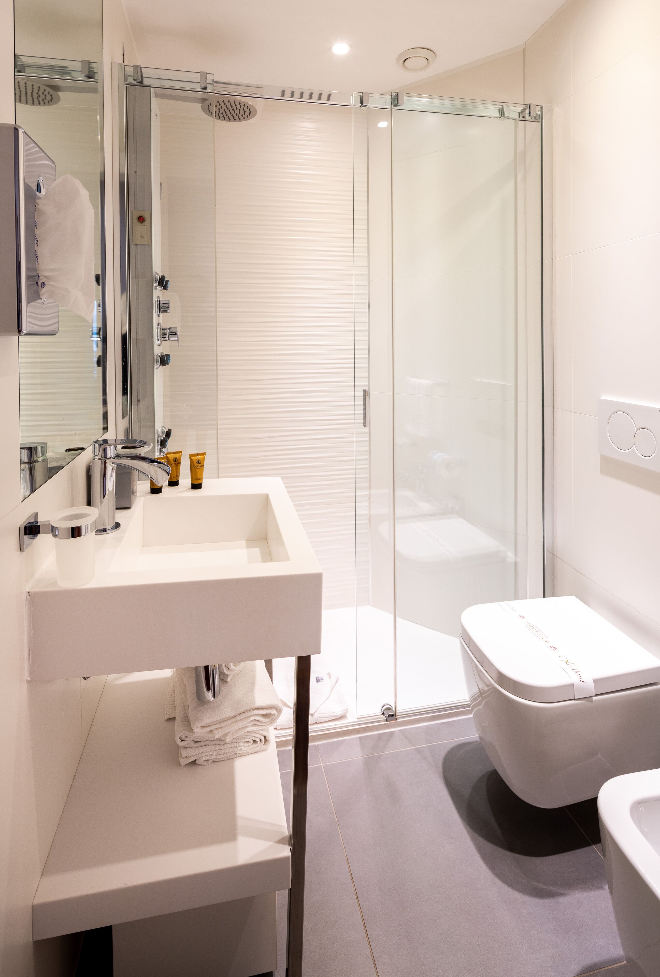 suite, multiple beds, terrace, sea view (with 1 sofabed) | bathroom | free toiletries, hair dryer, slippers, bidet