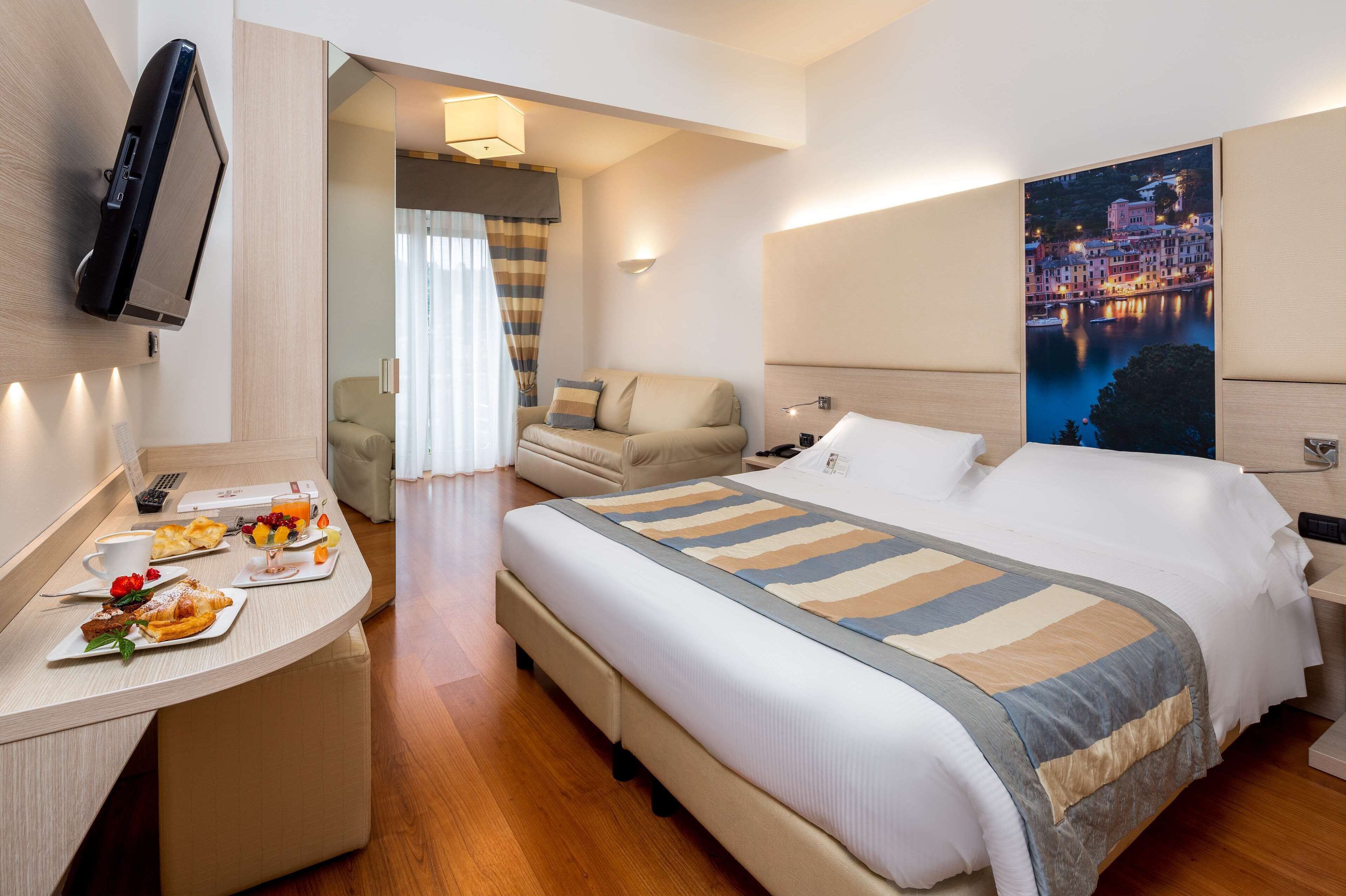 deluxe room, 1 queen bed, balcony, sea view | 1 bedroom, down duvets, minibar, in-room safe