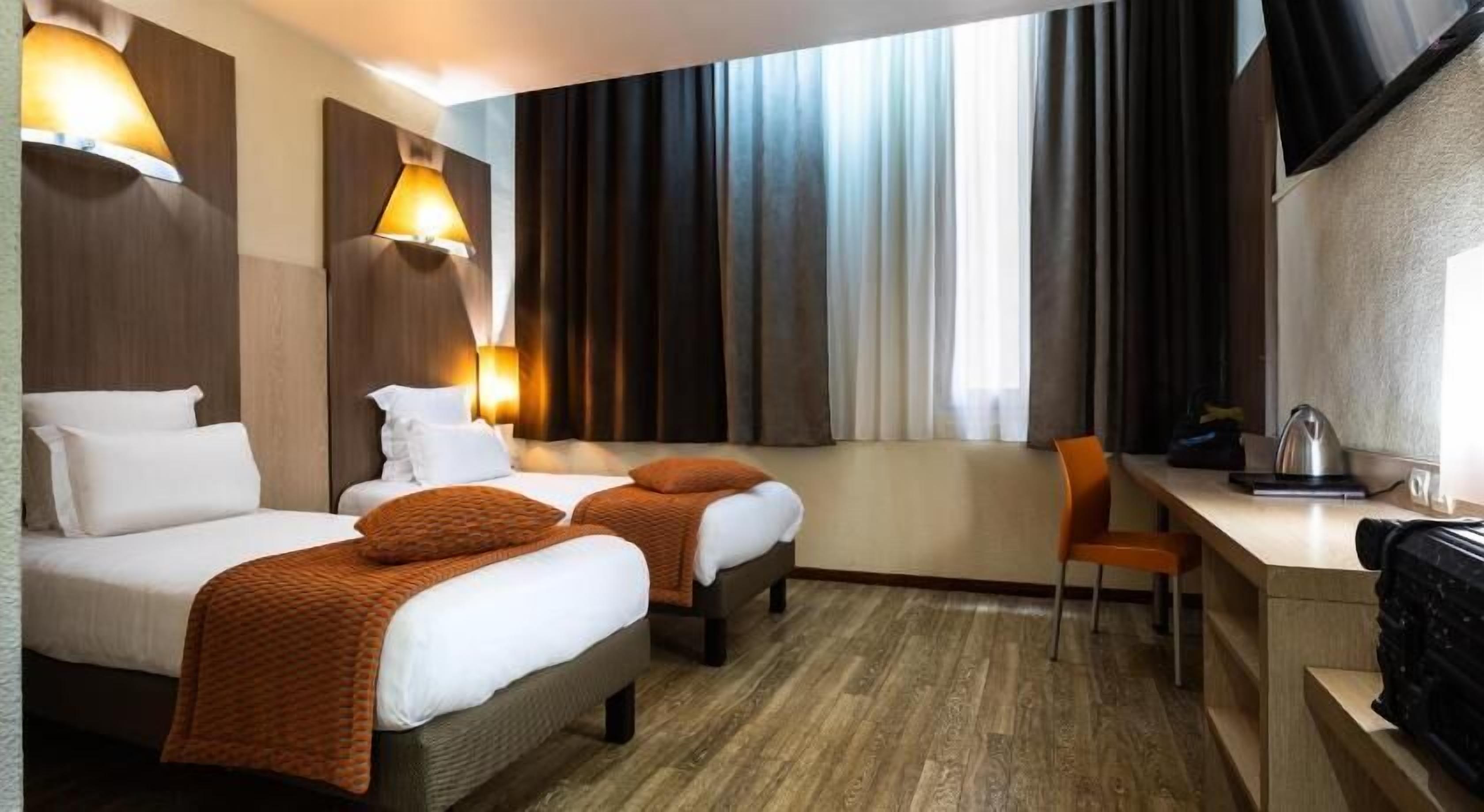 Ropa de cama de alta calidad y escritorio