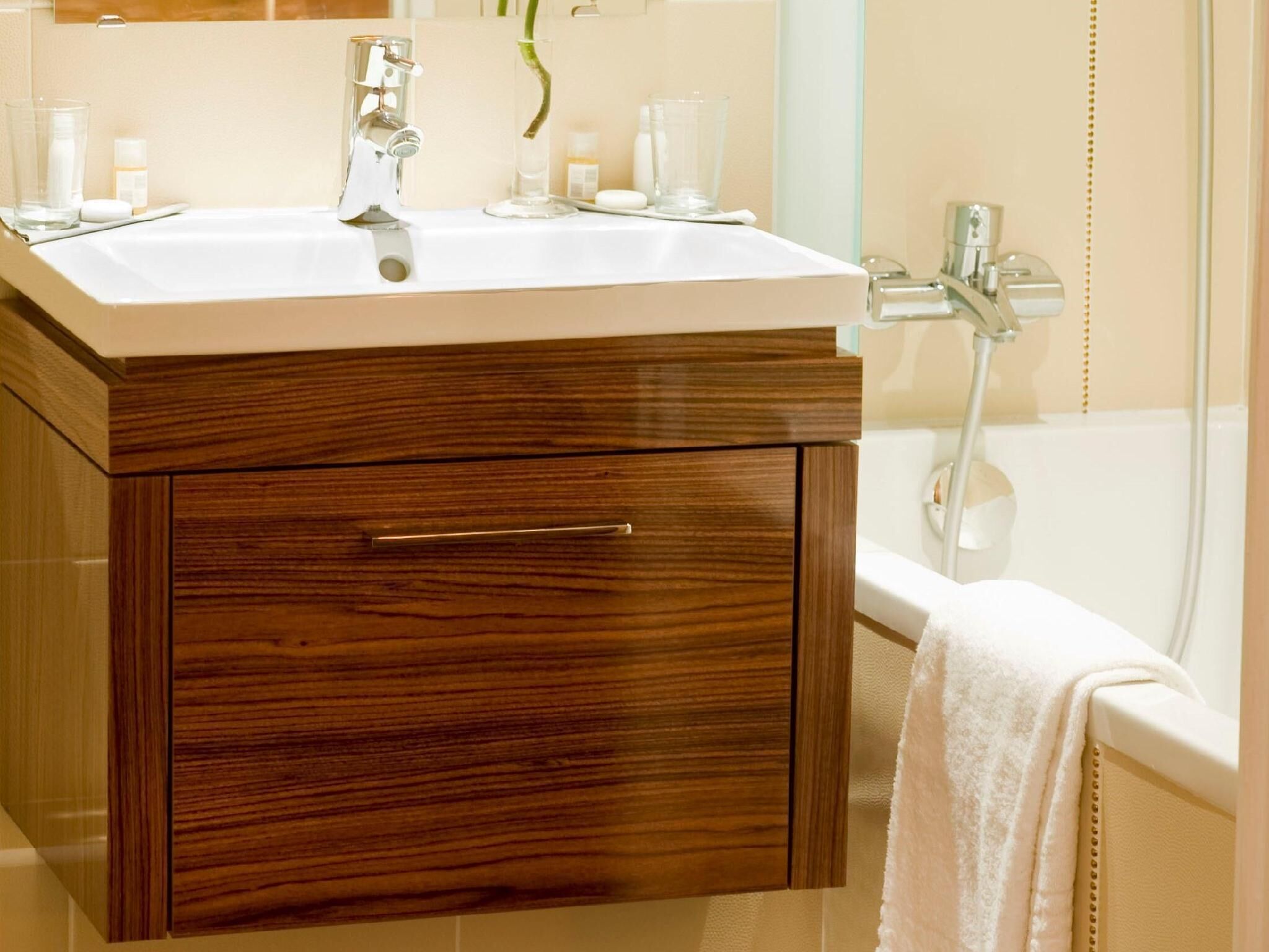 Badezimmer | Umweltfreundliche Kosmetikartikel, Haartrockner, Handtücher