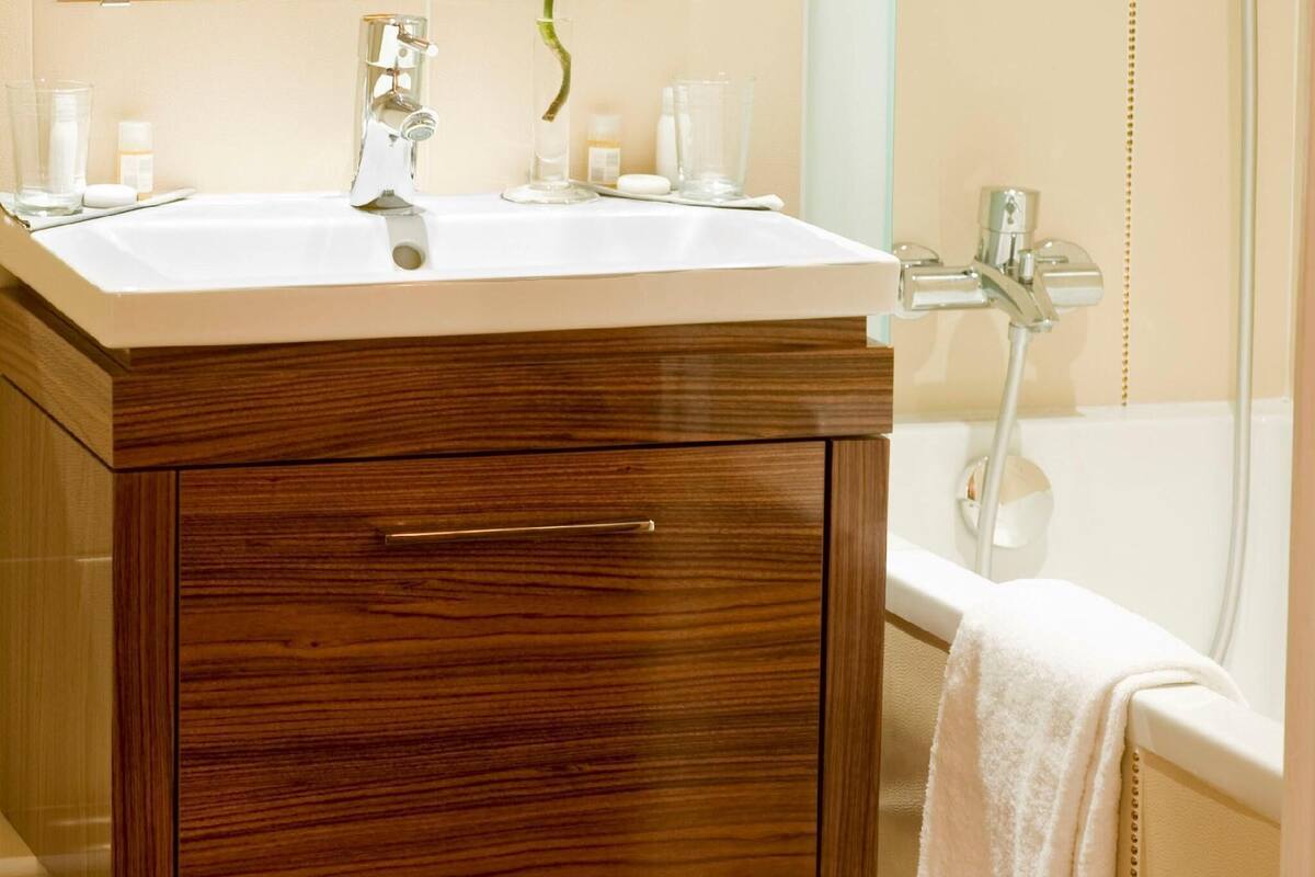 Bathroom | Eco-friendly toiletries, hair dryer, towels