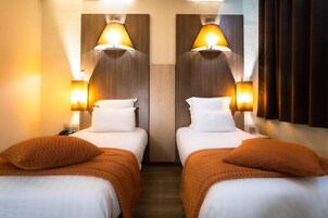 Ropa de cama de alta calidad y escritorio