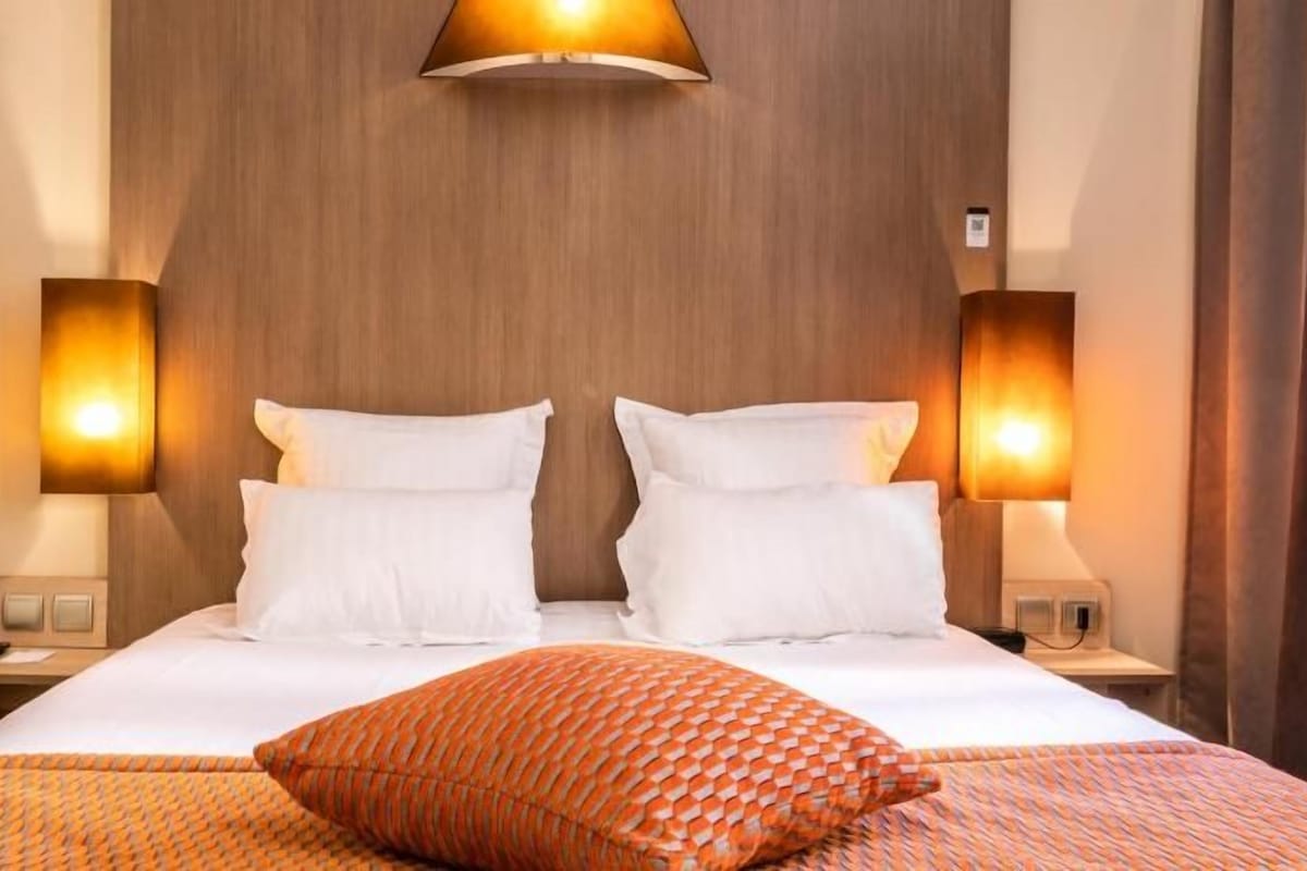 Ropa de cama de alta calidad y escritorio 