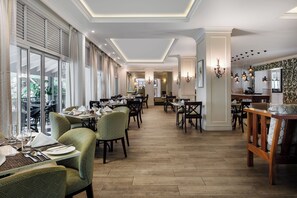 Restaurant - Four Points By Sheraton Arusha, The Arusha Hotel (Arusha)
