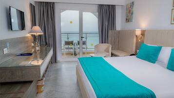 Camera Standard, vista mare | Biancheria da letto di alta qualità, minibar, una scrivania