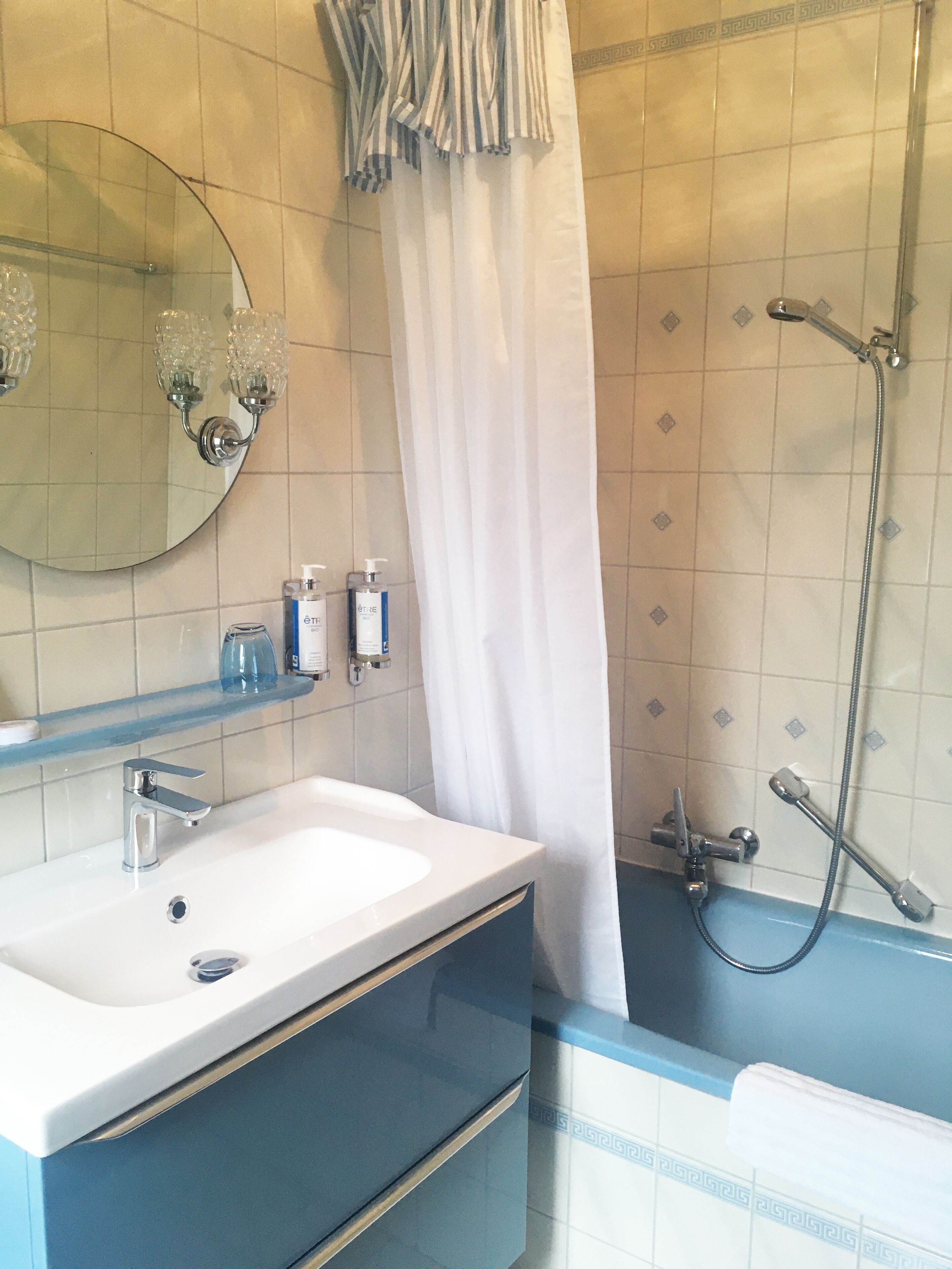 single room | bathroom | free toiletries, hair dryer, slippers, bidet