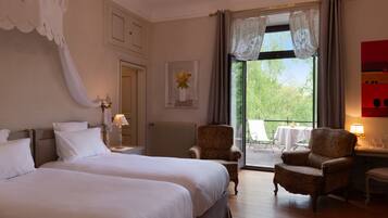 Literie de qualité supérieure, coffres-forts dans les chambres, bureau