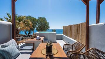 Deluxe Room, Jetted Tub, Sea View | In-room safe, iron/ironing board, free WiFi, bed sheets